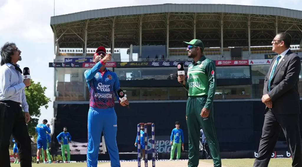 watch video: Fazalhaq Farooqui cleverly dismissed Shadab Khan standing on non-strike